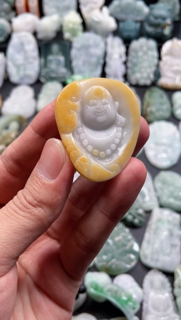 翡翠未镶嵌颈饰57  天然翡翠a货  笑佛