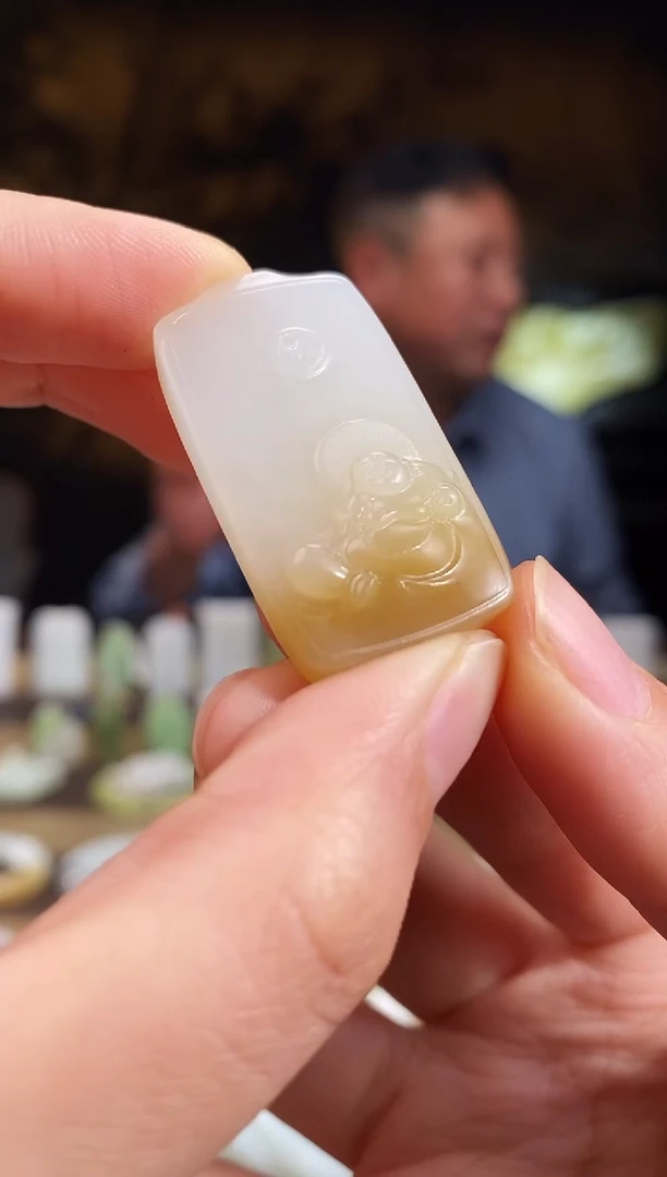 颈饰未镶嵌和田玉糖白佛公