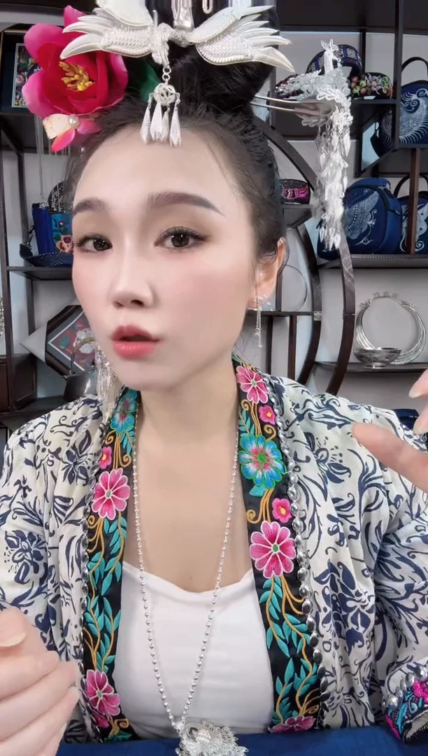 无足银花丝蝴蝶耳钉