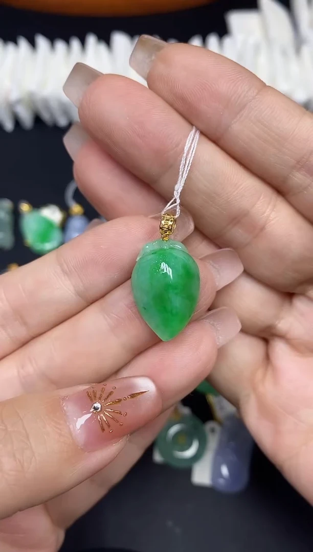 吊坠(不含链)18K金镶嵌翡翠桃子18K金扣镶嵌@@CMT