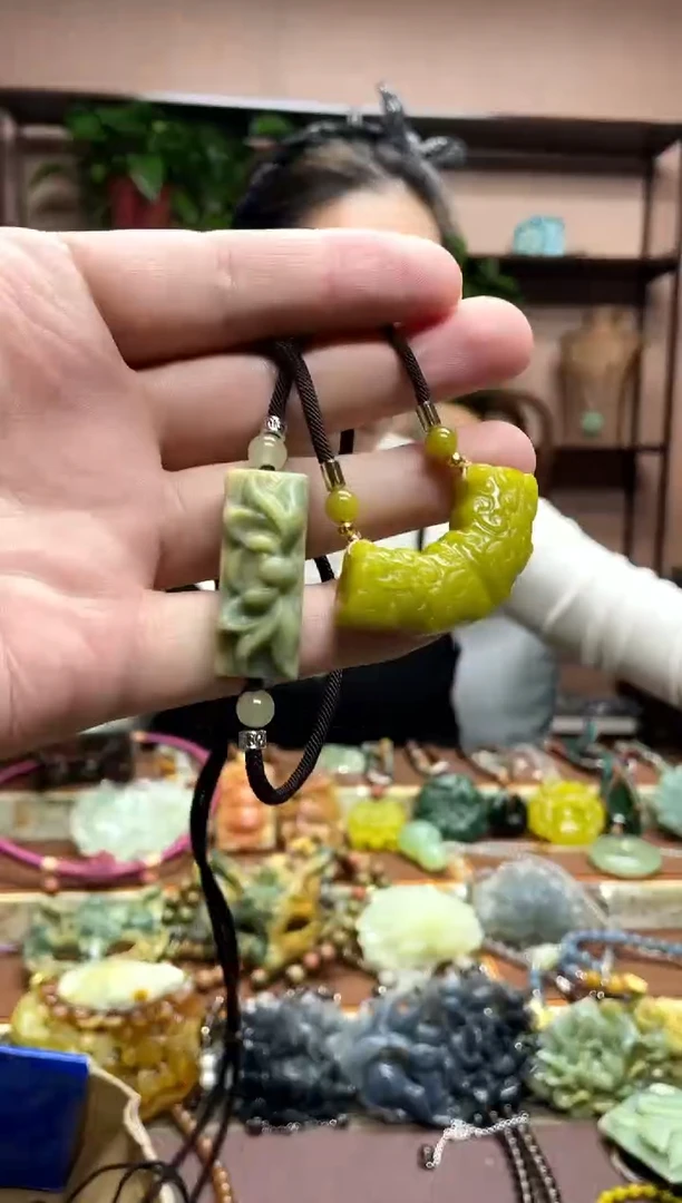 未镶嵌岫玉吊坠·