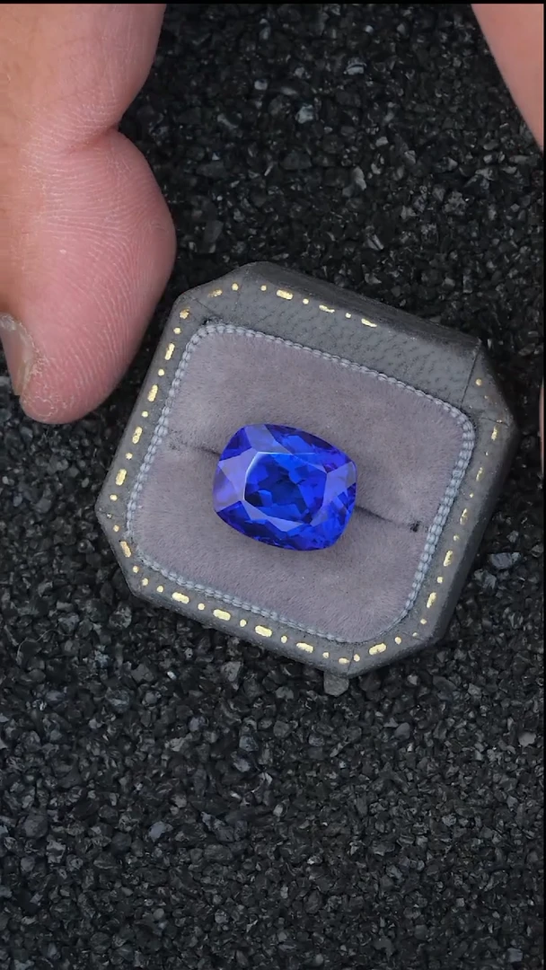 【闪购商品】坦桑石裸石未镶嵌8.83克拉