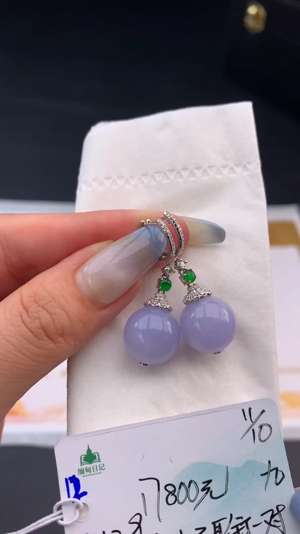 未镶嵌翡翠耳饰自带#送人#，联系客服核对地址~