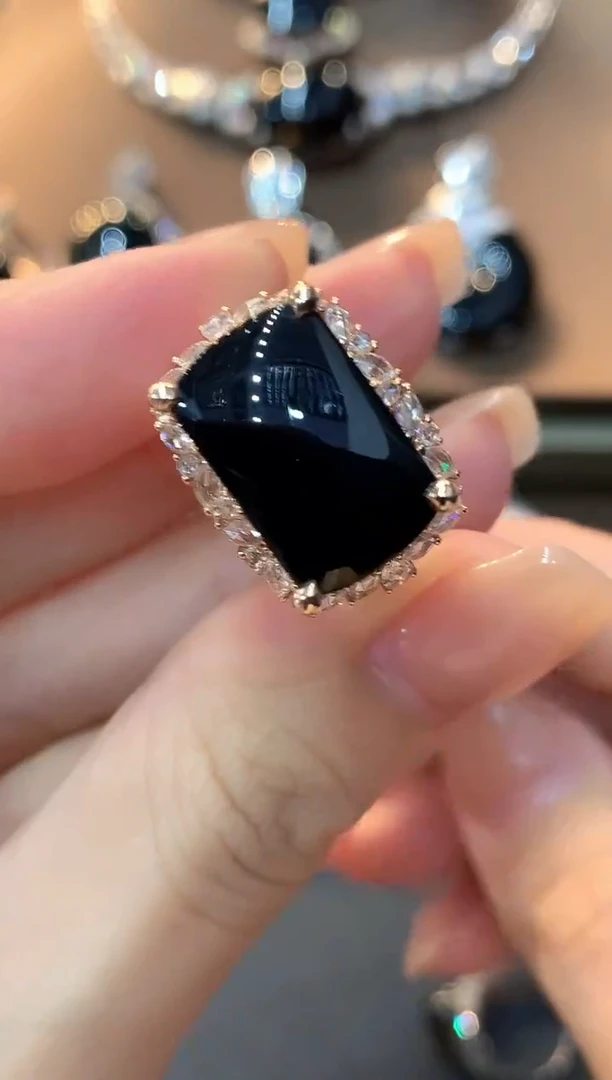 18K金镶嵌戒指翡翠a183