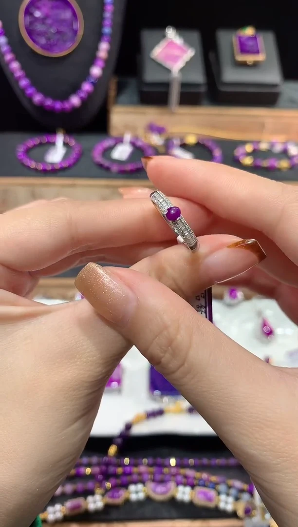 苏纪石（舒俱来）18K金镶嵌，戒指