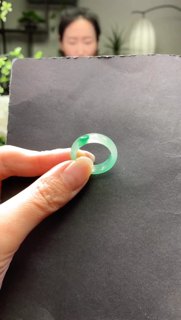 未镶嵌戒圈石英质玉戒圈