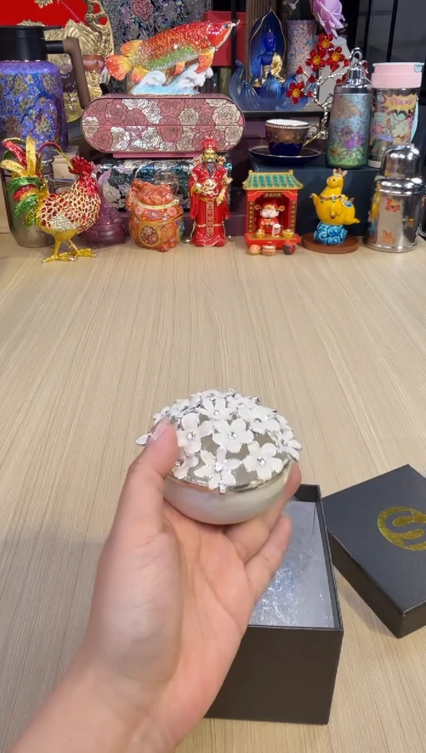 17七宝白色圆花盒