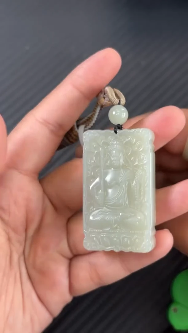 吊坠(赠链)未镶嵌和田玉且末微色差近矿