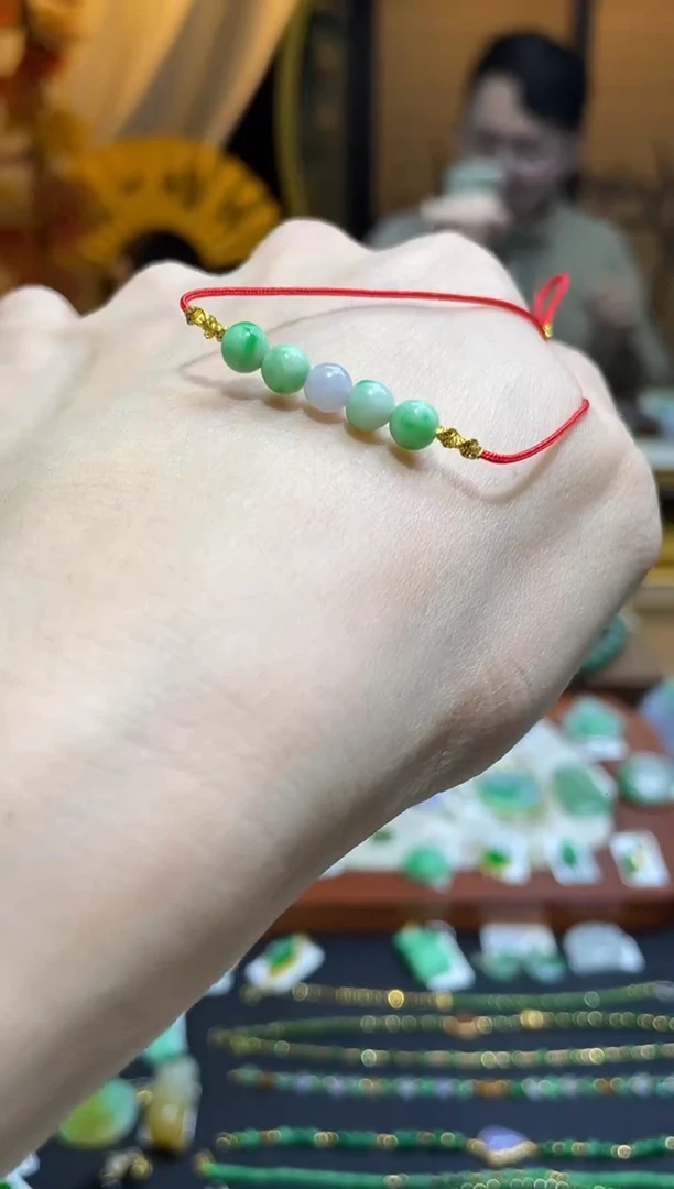 颈饰未镶嵌翡翠手绳   百元以下不出证