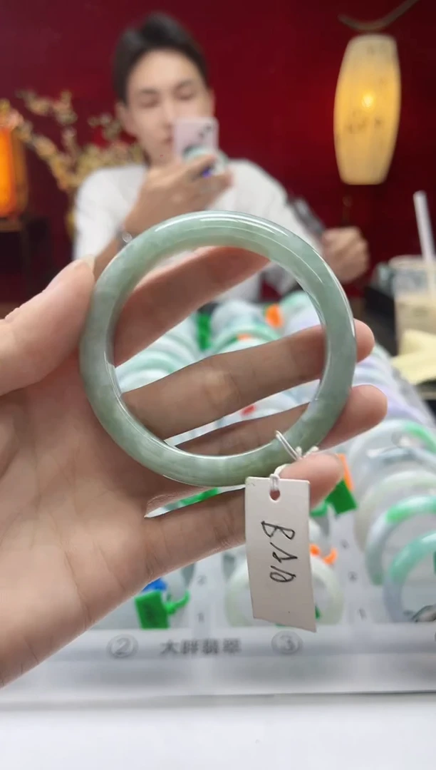 翡翠手镯未镶嵌翡翠1