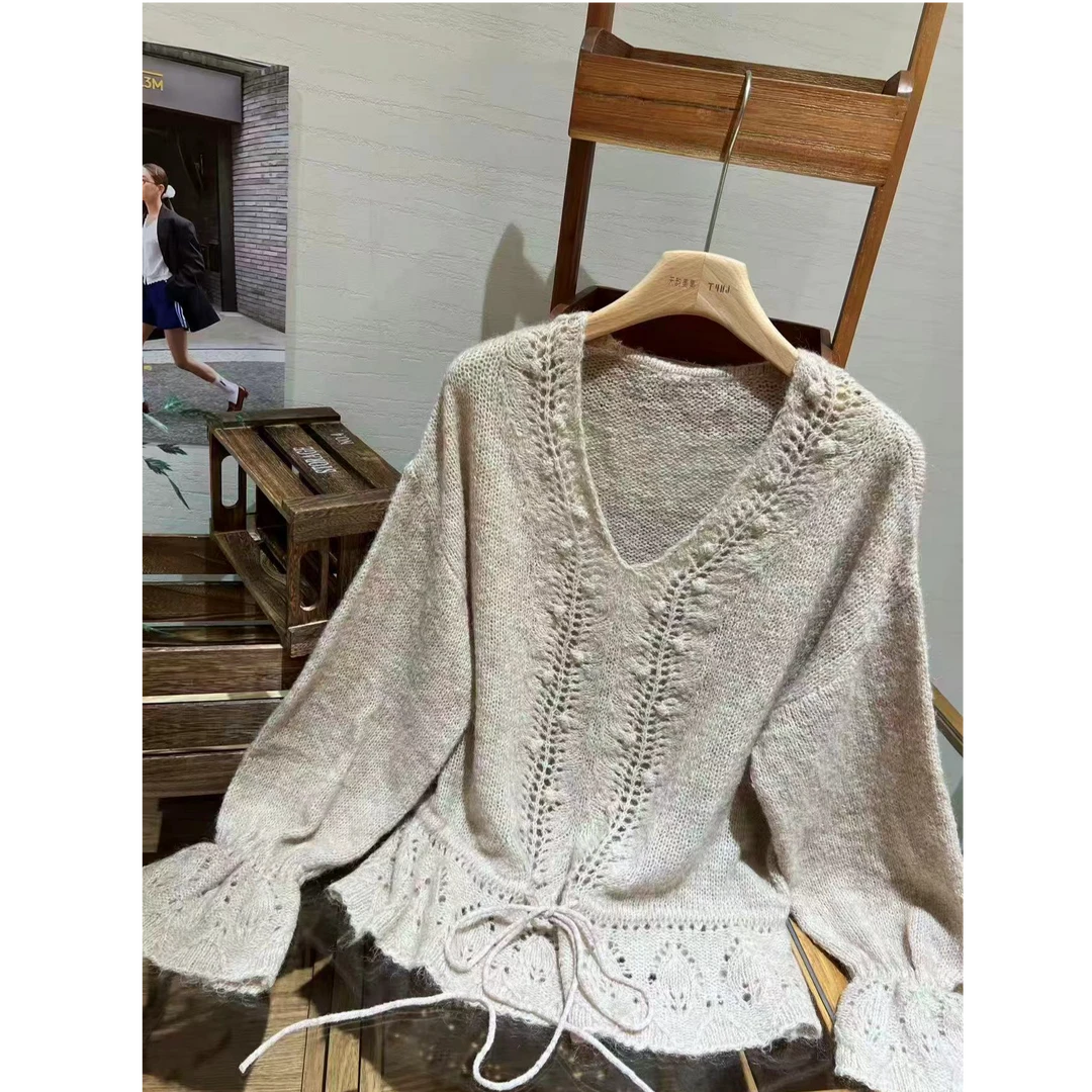 【YIBUDAOWEI】V领喇叭袖钩花设计抽绳松紧针织衫 16738