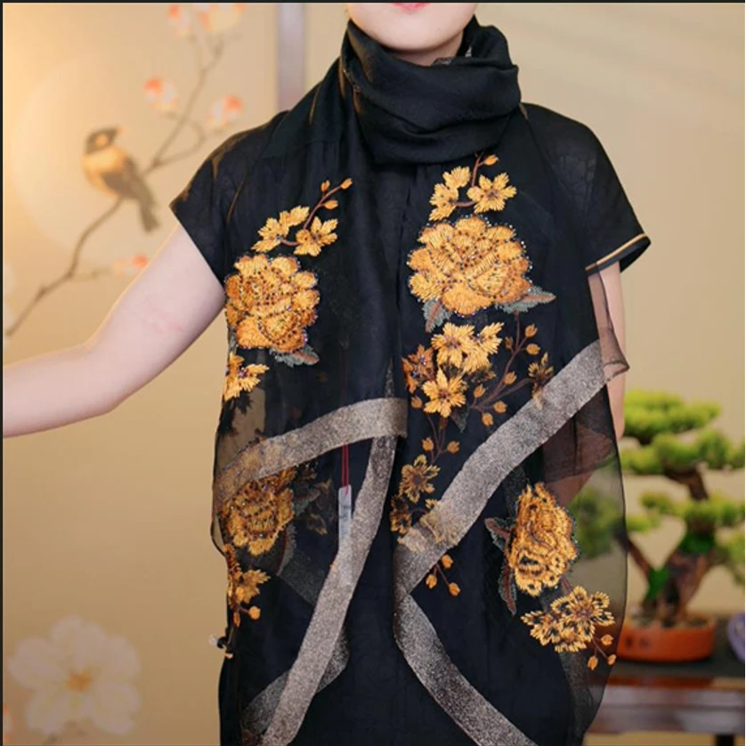 黑色国色天香重工刺绣围巾桑蚕丝丝巾百搭保暖披肩