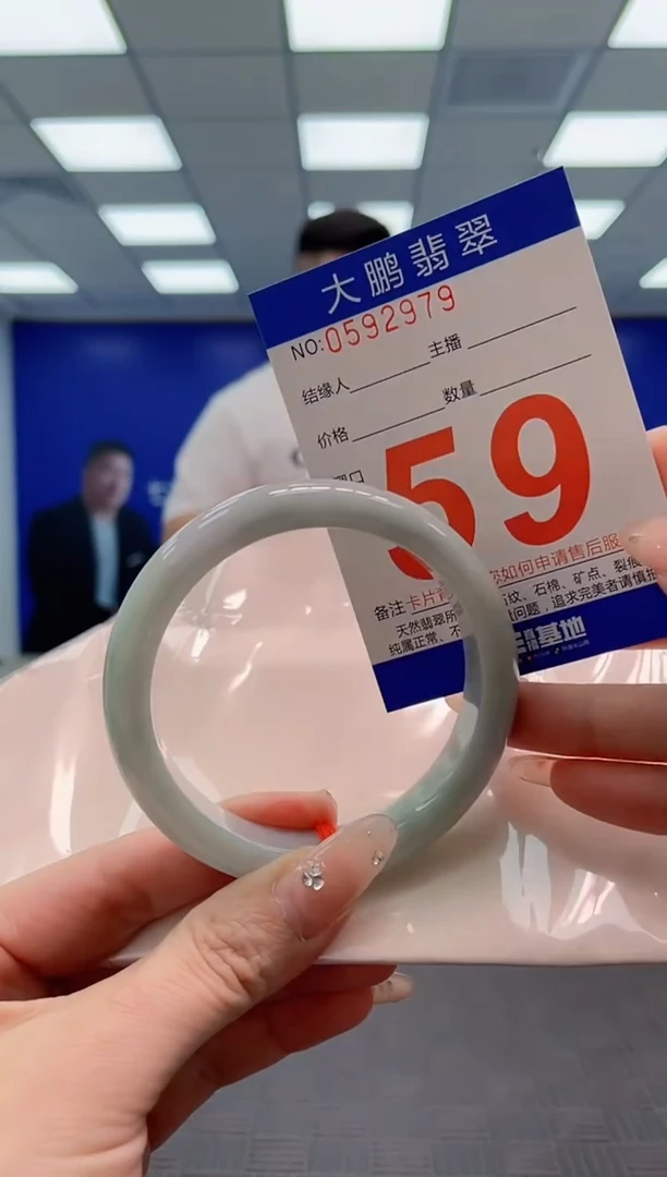 翡翠手镯未镶嵌AAAAAAAA