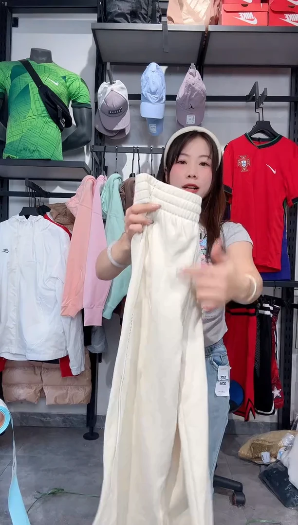 1451   编码 瑕疵款直播间过款为准 尺码 M140