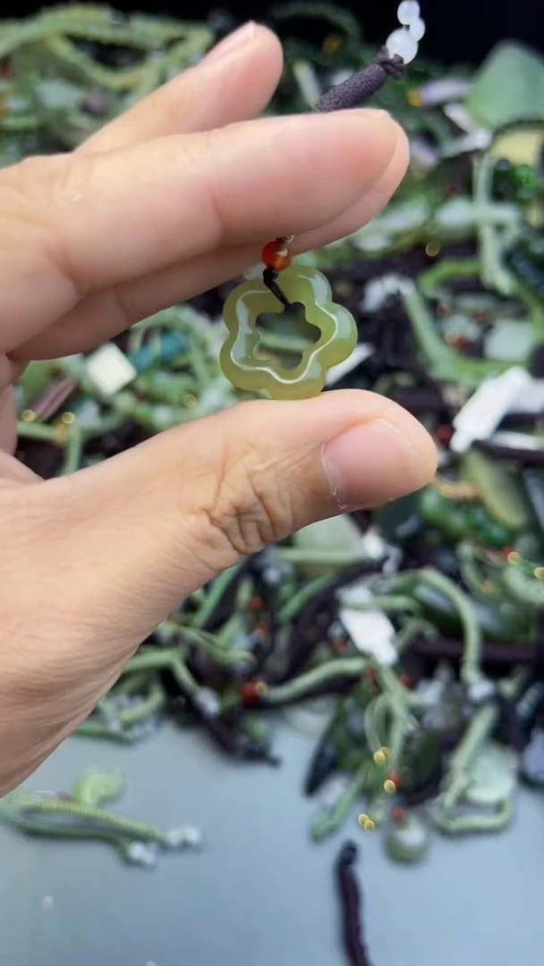 和田玉未镶嵌颈饰多样性发货    拍一发一