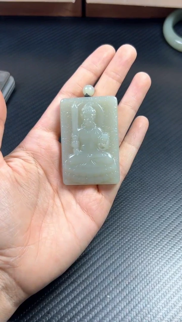 吊坠(赠链)未镶嵌和田玉且末微色差近矿