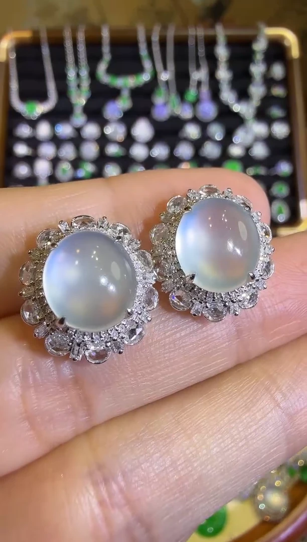 【闪购商品】翡翠耳饰18K金镶嵌玻璃种双眼皮蛋面耳钉