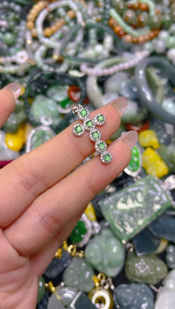 颈饰未镶嵌翡翠/L/翡翠A货，一件也是批发价