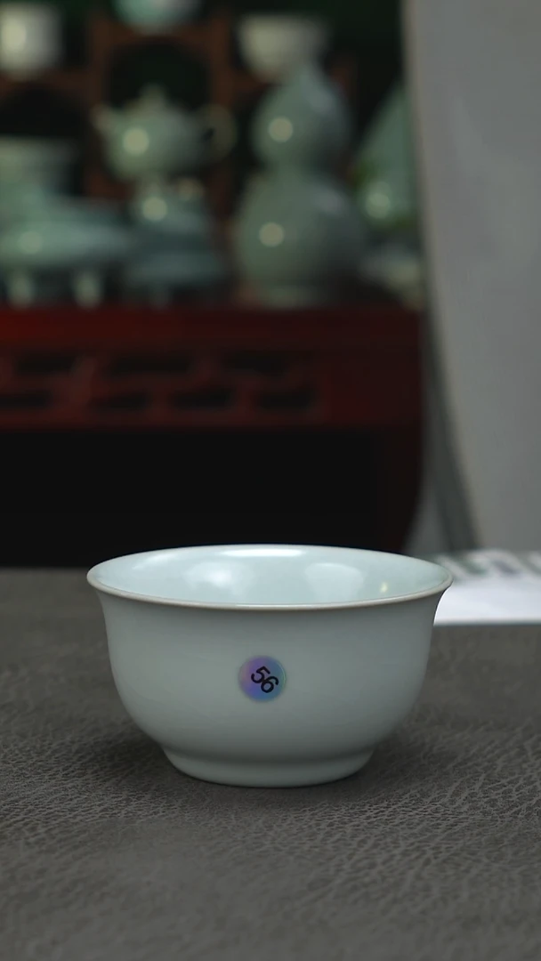 良*长月白釉56号压手杯  微微瑕-二