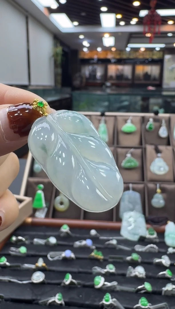 颈饰18K金镶嵌翡翠彩*叶子