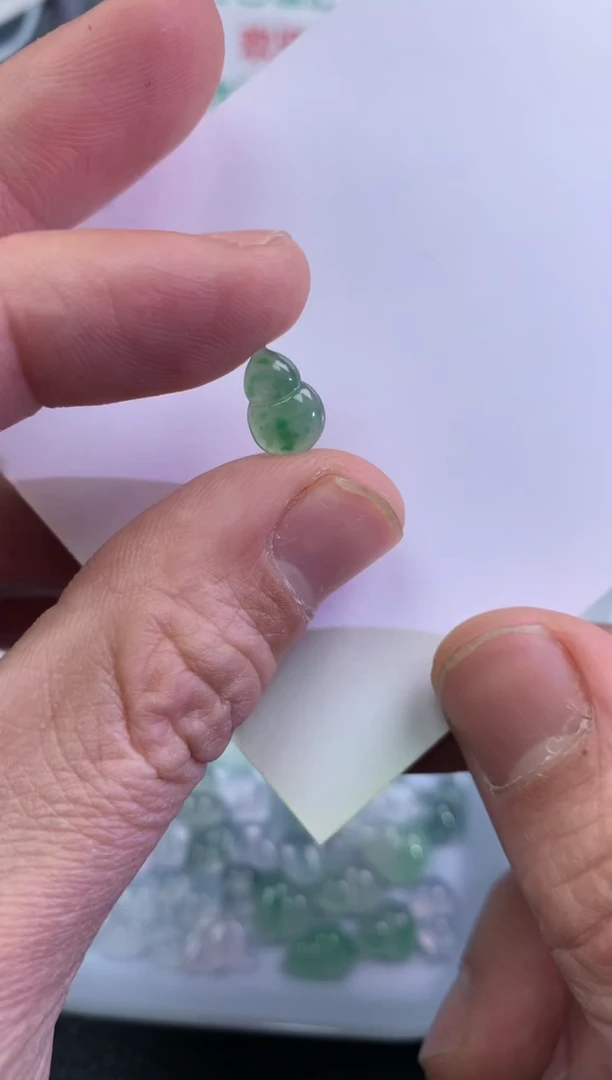 【闪购商品】翡翠颈饰未镶嵌葫芦