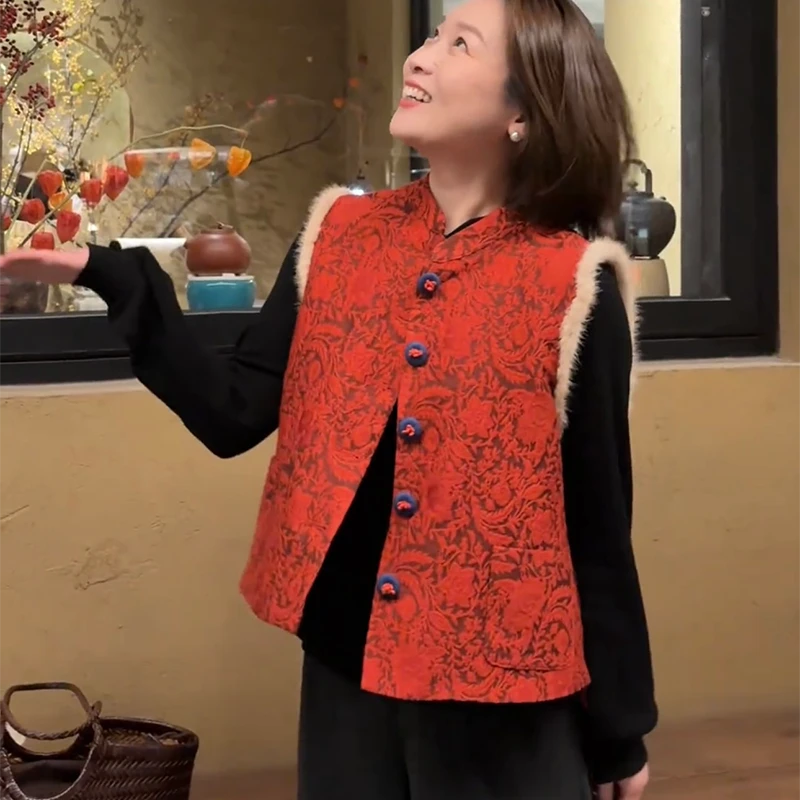 新中式国风气质穿搭短款马甲女2025冬季新款毛绒拼接刺绣加棉外套