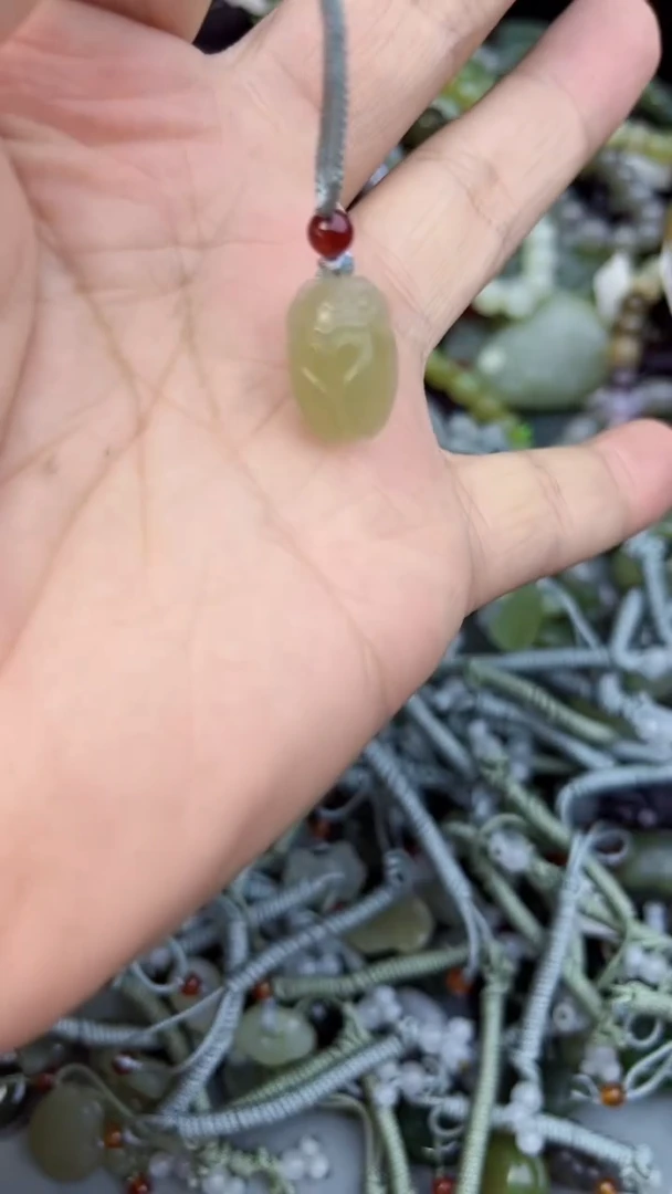 颈饰未镶嵌和田玉多样性发货   拍一发一