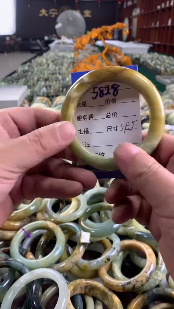 未镶嵌蛇纹石玉手镯5828