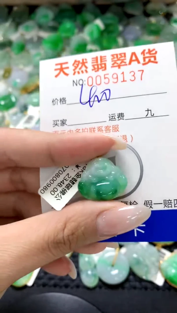 翡翠18K金镶嵌颈饰1111111111111111