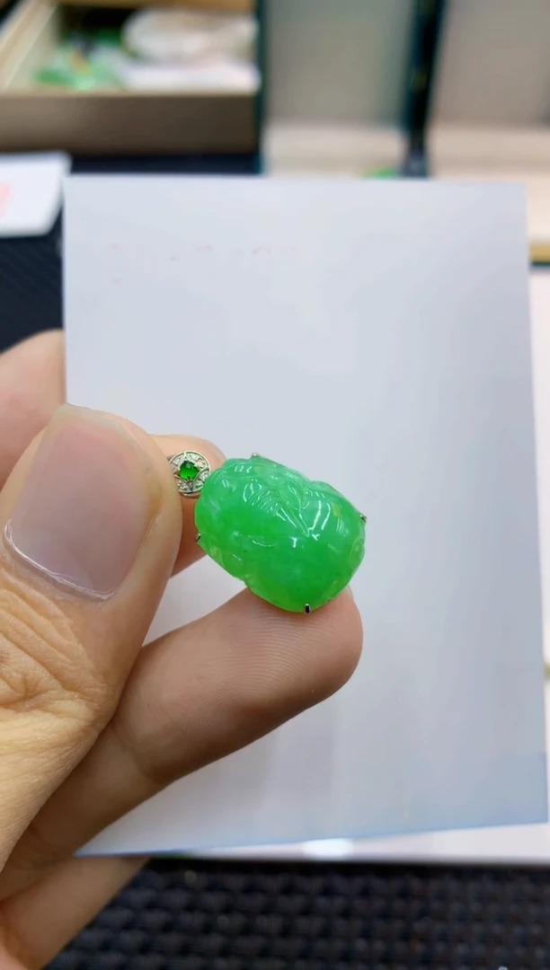 翡翠18K金镶嵌吊坠(不含链)1