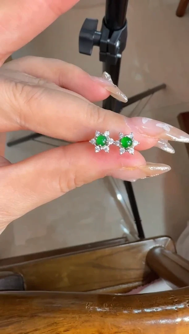 【闪购商品】翡翠耳饰银S925镶嵌天然A货翡翠耳钉