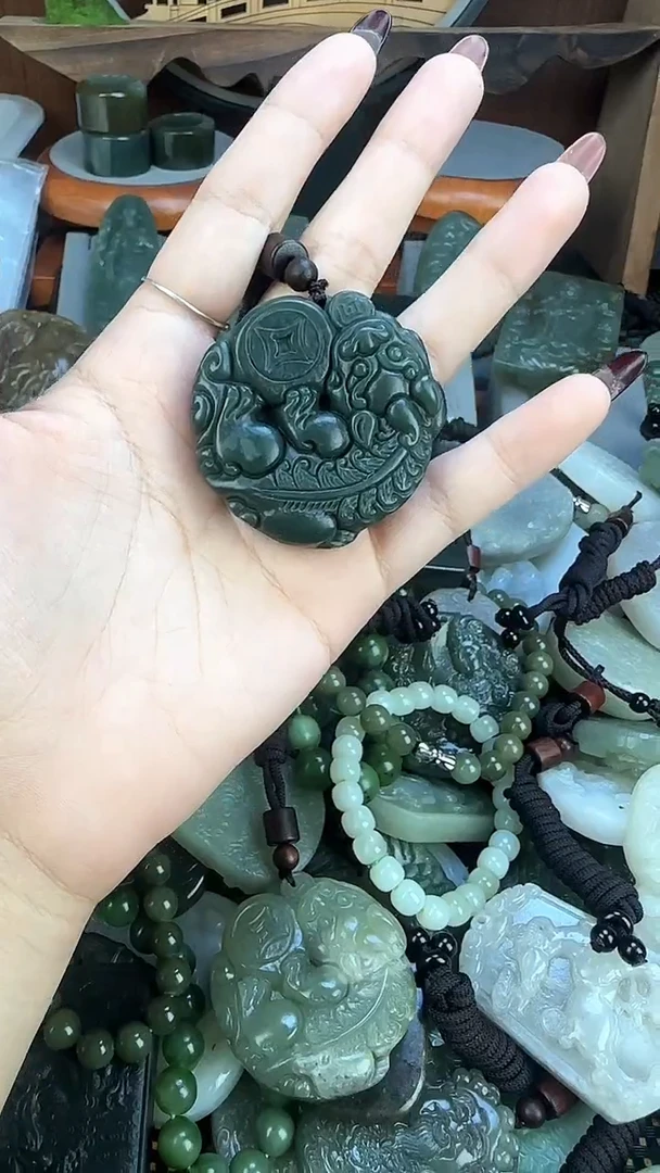 颈饰未镶嵌和田玉1