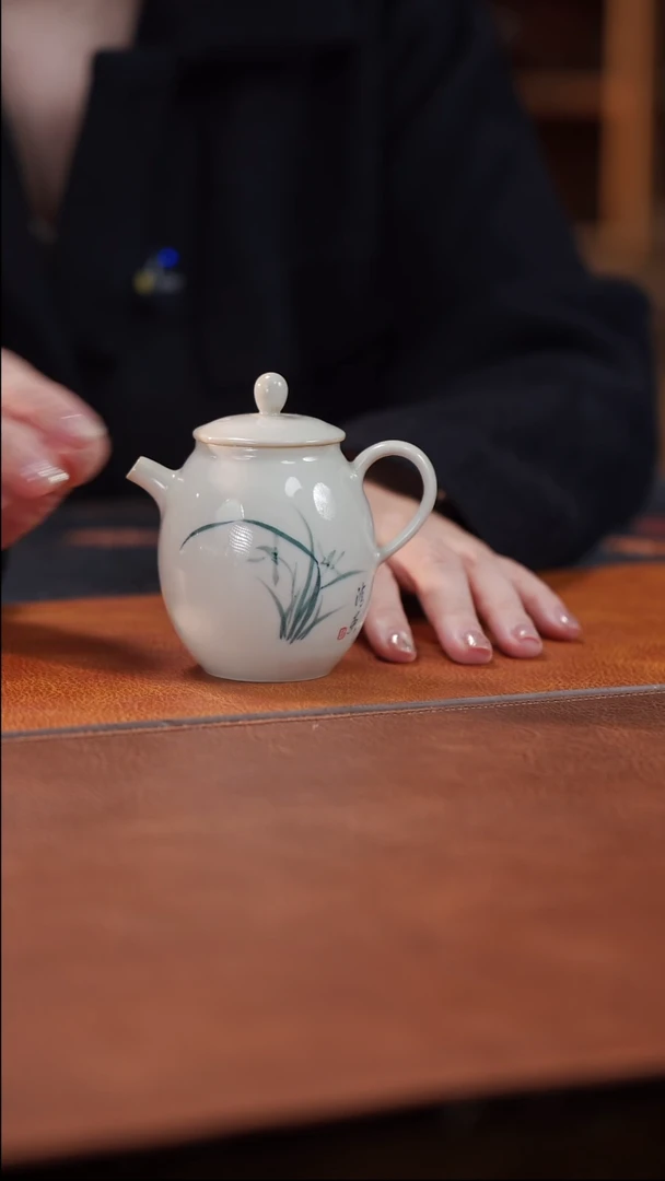 瓷片柴烧橄榄壶-兰花