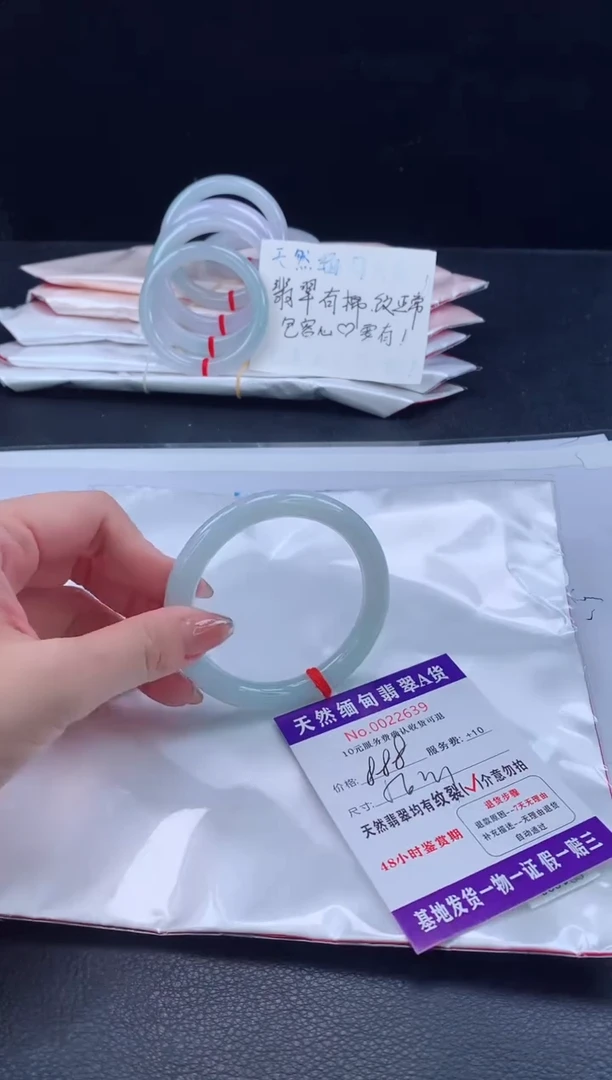 翡翠手镯未镶嵌翡翠手镯    完美者勿拍