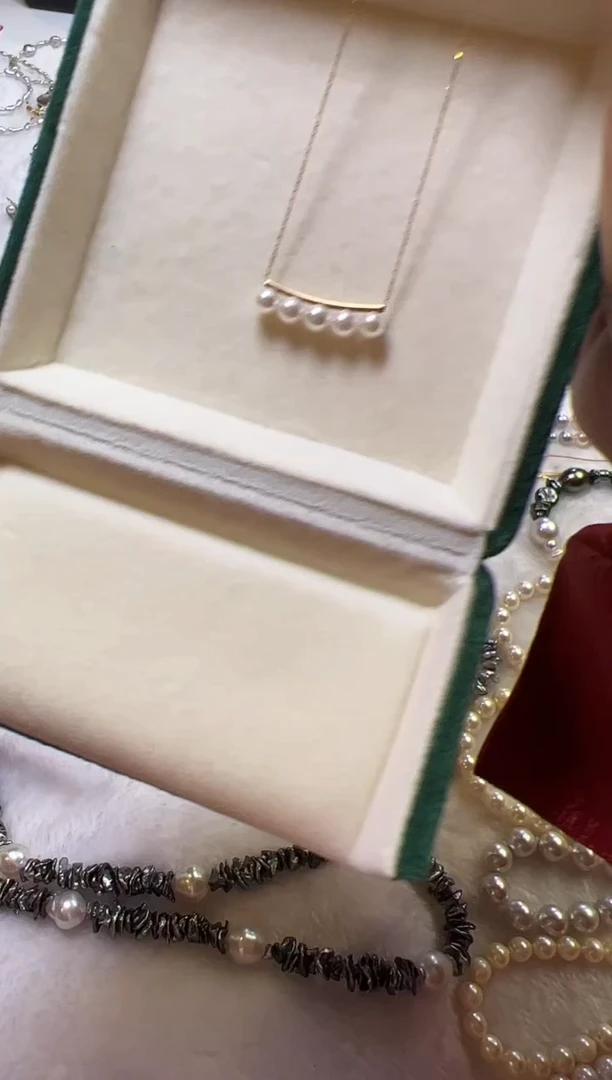 颈饰18K金镶嵌海水珍珠珍珠