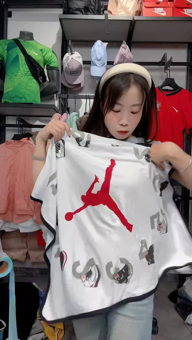 1354   编码 瑕疵款直播间过款为准 尺码 毯子