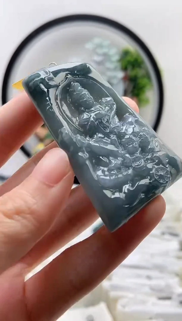翡翠未镶嵌颈饰文殊