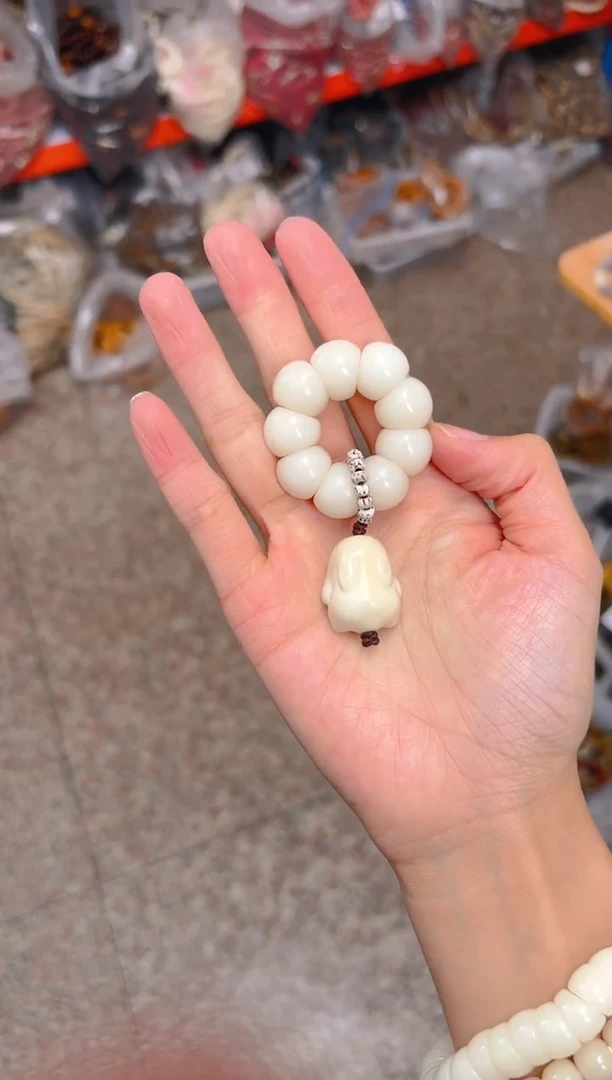 吊坠菩提根/象牙果荔枝栋手捻 白色兔