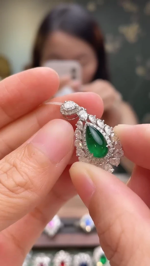 项链18K金镶嵌祖母绿阿富汗沃顿主石：1.83ct