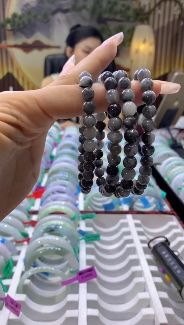 未镶嵌手串翡翠多样性仅发其一