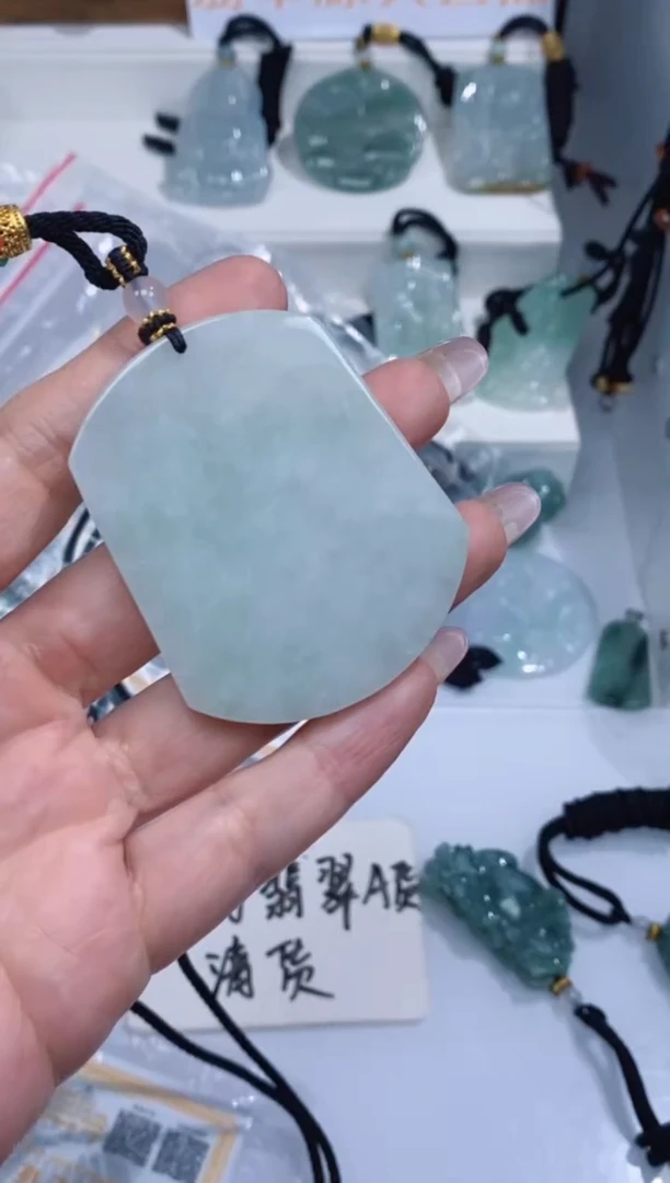 颈饰未镶嵌翡翠吊坠