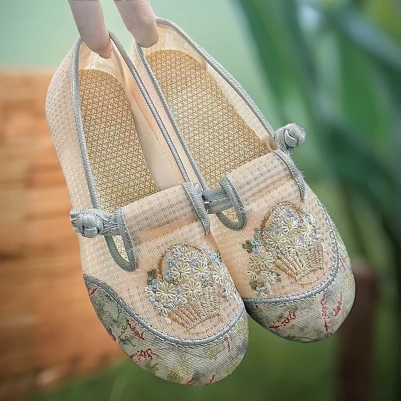 2025新款夏季老北京布鞋一脚蹬夏季网纱绣花鞋防滑透气休闲妈妈鞋