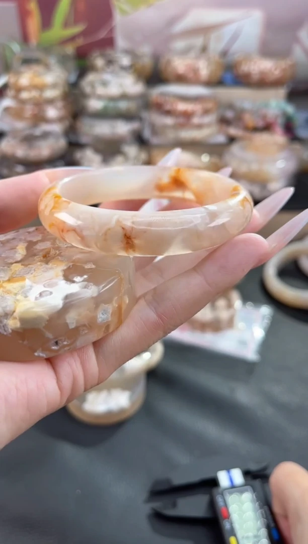 未镶嵌手镯石英质玉58