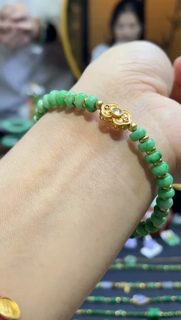 颈饰未镶嵌翡翠手串