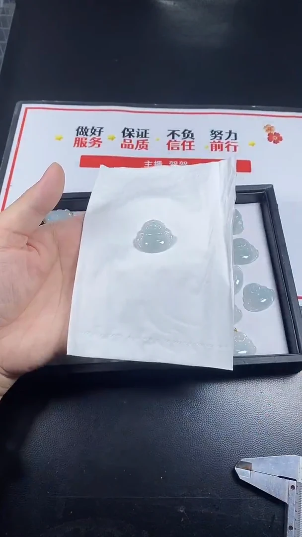 翡翠未镶嵌颈饰XZ-佛公（多样性发货）一个