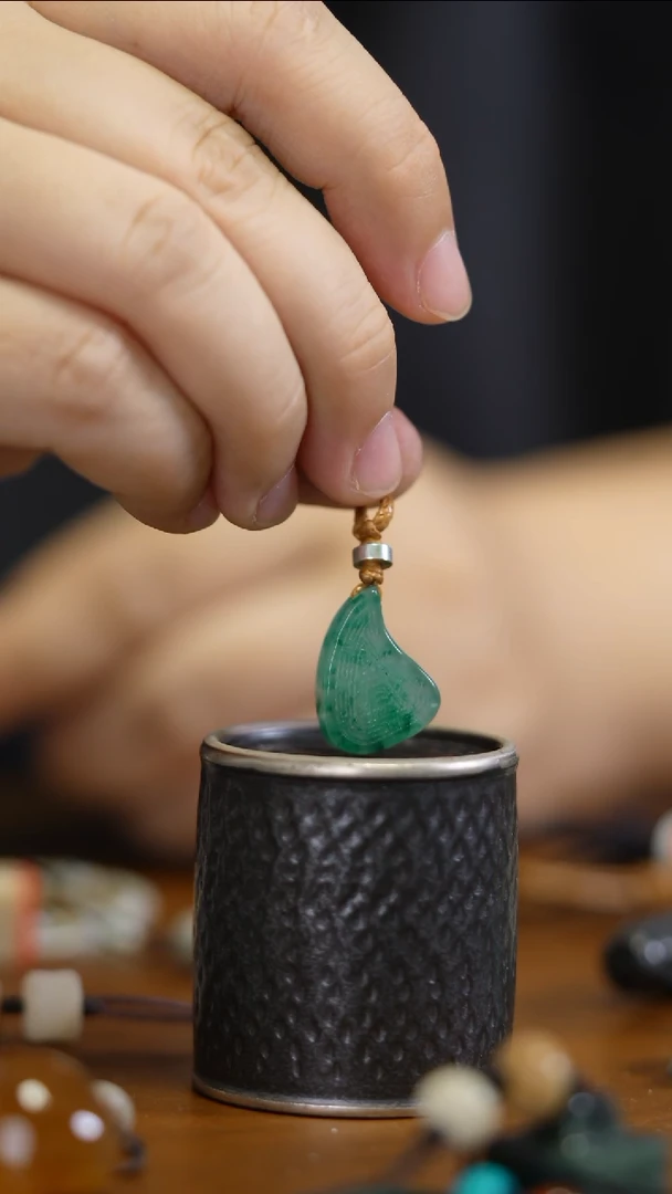 石英质玉（非洲翠）未镶嵌颈饰吊坠