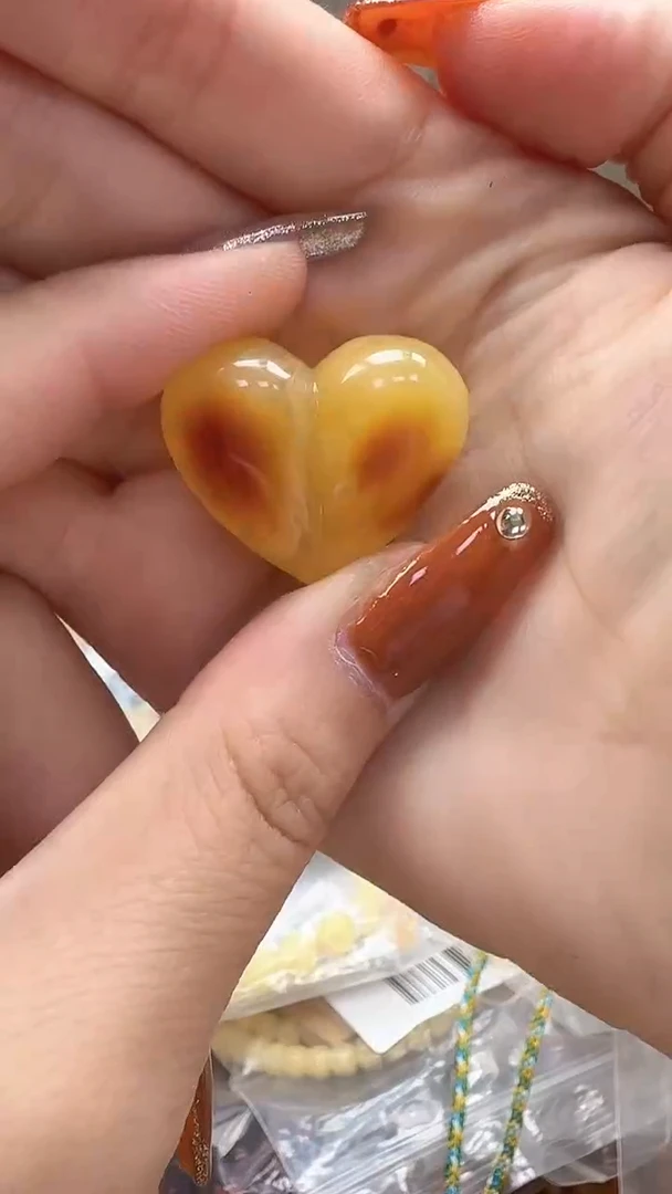 裸石琥珀未镶嵌如图