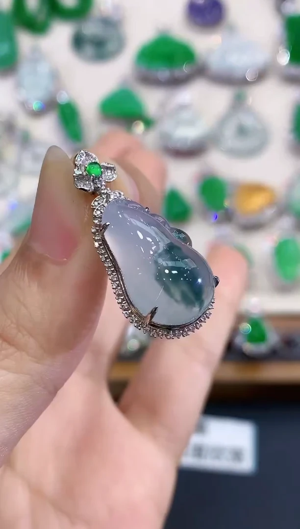 吊坠(不含链)18K金镶嵌翡翠B69