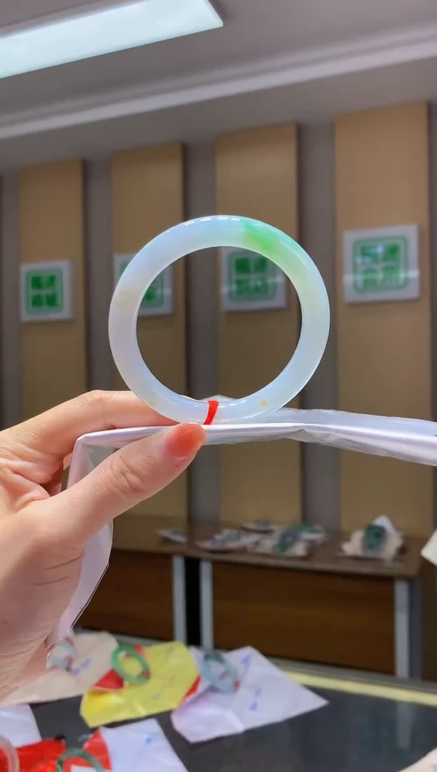 翡翠手镯未镶嵌-QQ4 圈口55.6