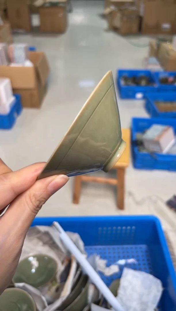 陶瓷纯手工秘色刻花薄胎斗笠 二级 纹饰随机发